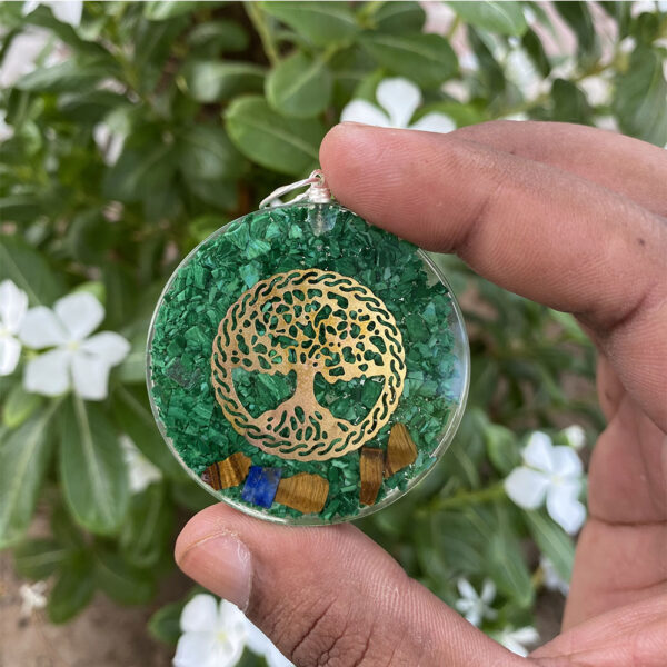 malachite-lapis-lazuli-tiger-eye-orgone-pendant-02
